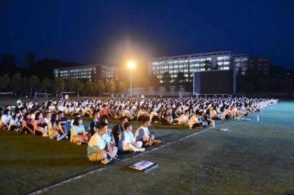 神兽|“神兽回笼”，开学第一课蜀黍这样上！