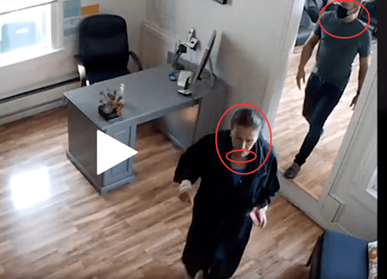 佩洛西违反防疫规定被批“耍特权”惹怒美国人