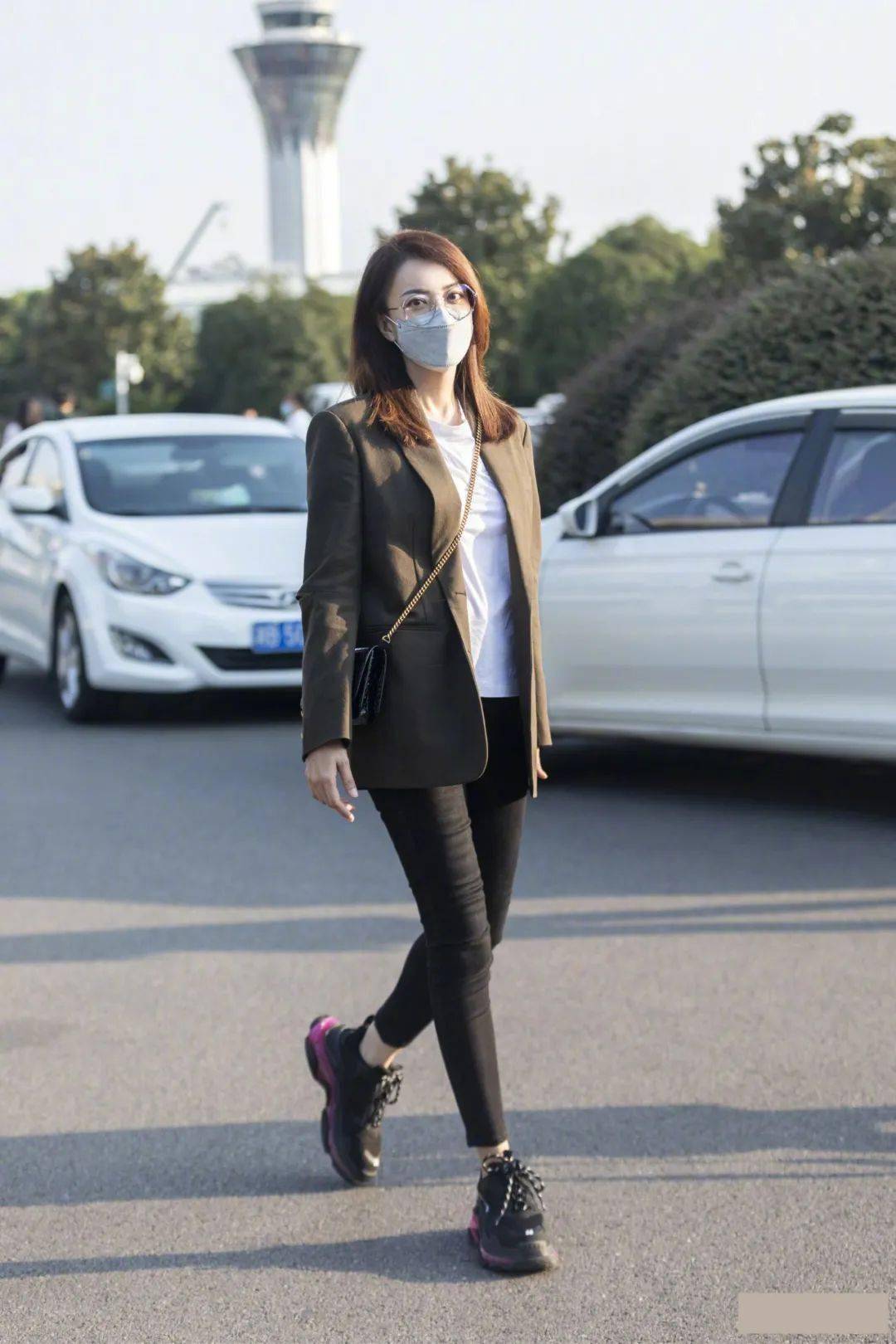 杜华|为什么霍汶希一出现，杜华女士就成了“华华子”？