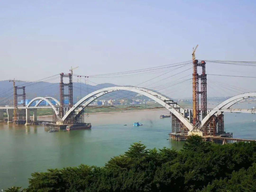 大事件刚刚事发梧州西江四桥桥底附近一艘运砂船触礁下沉视频图片