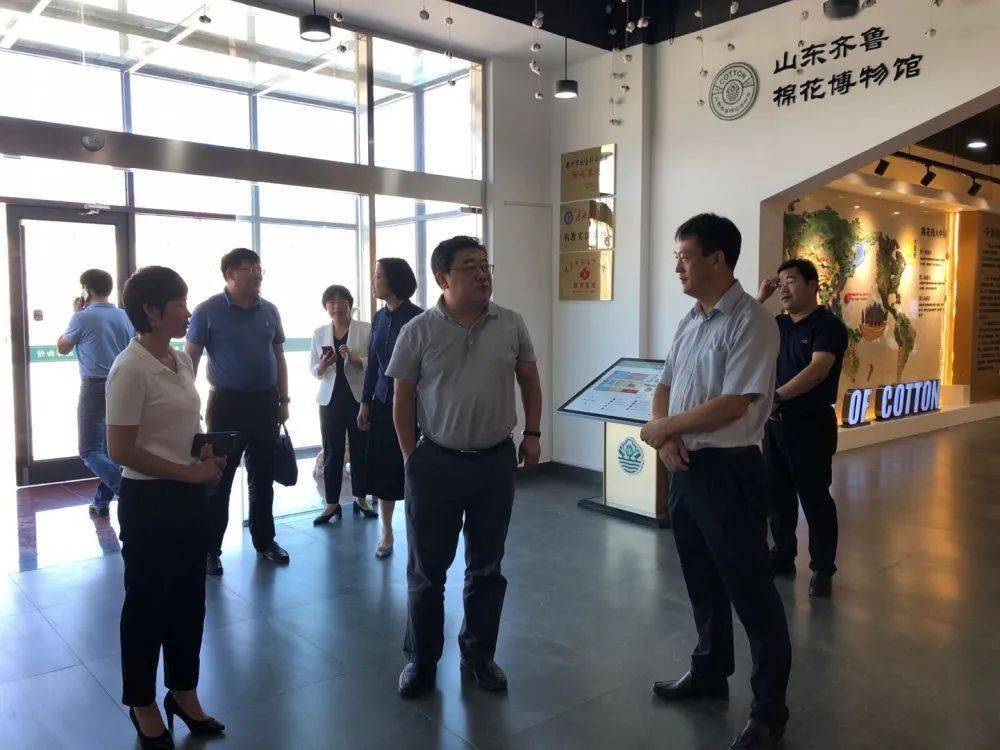 9月3日,烟台市福山区区委副书记,区长李金涛一行来我县对接扶贫工作.