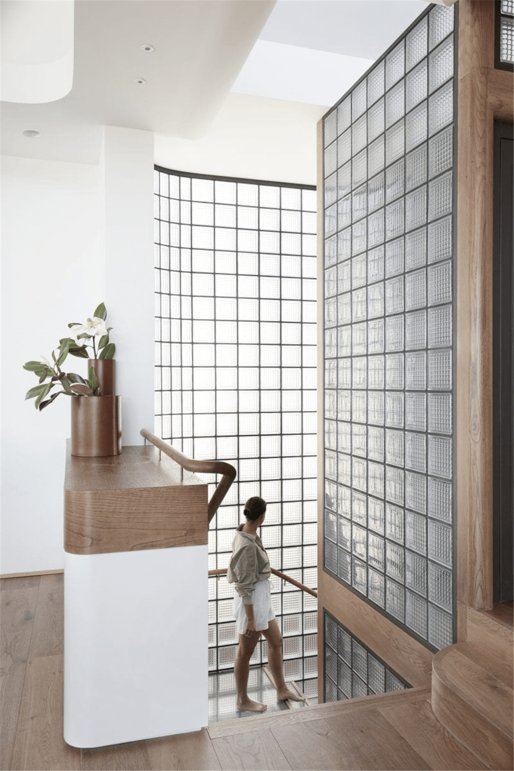 住宅|都是转角窗户，「曲面」和「直角」哪个更高级？