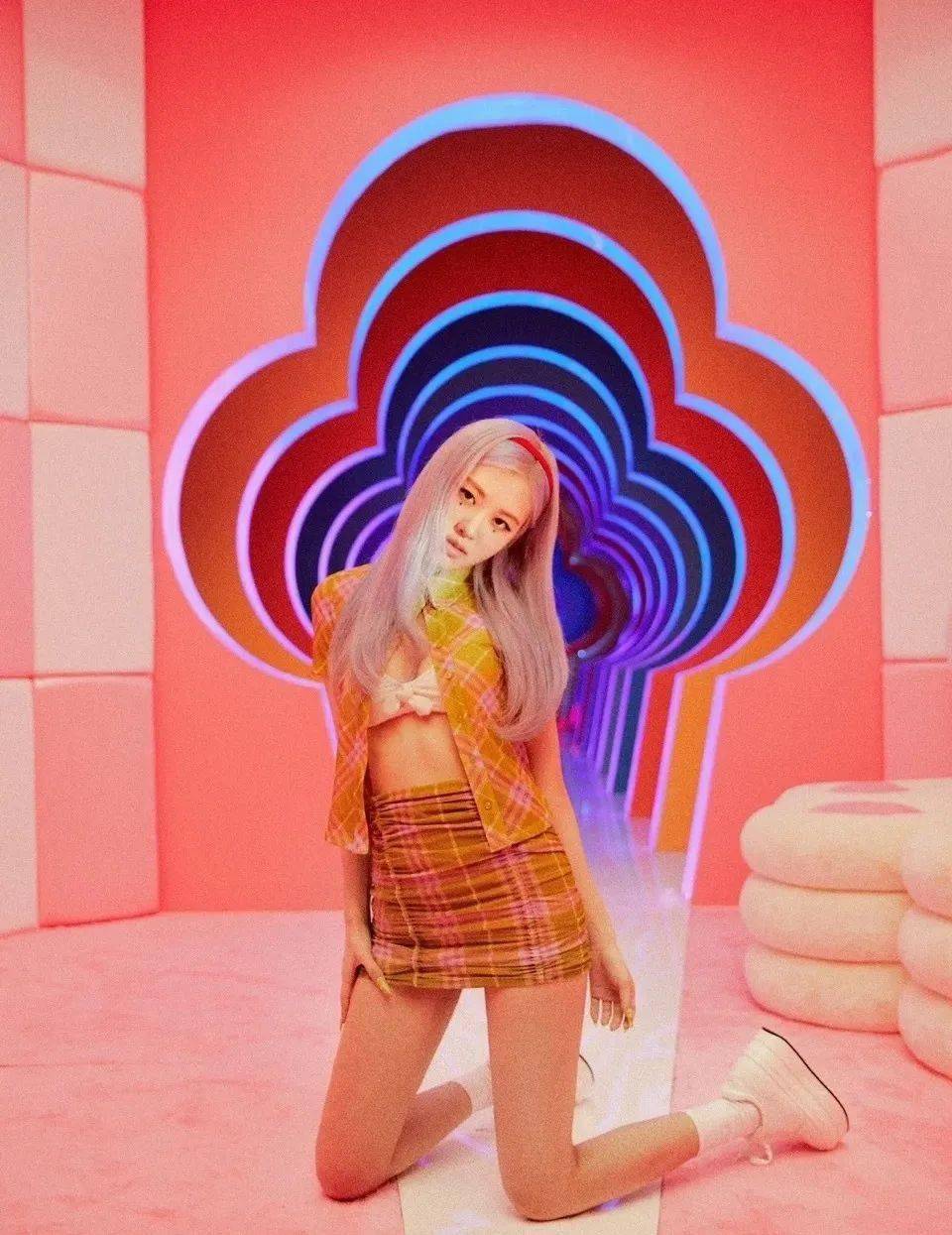 blackpink学院风照片,blackpink梦幻公主风 blackpink新歌甜度爆表,"冰淇淋风"穿搭大概又是新一季爆款!