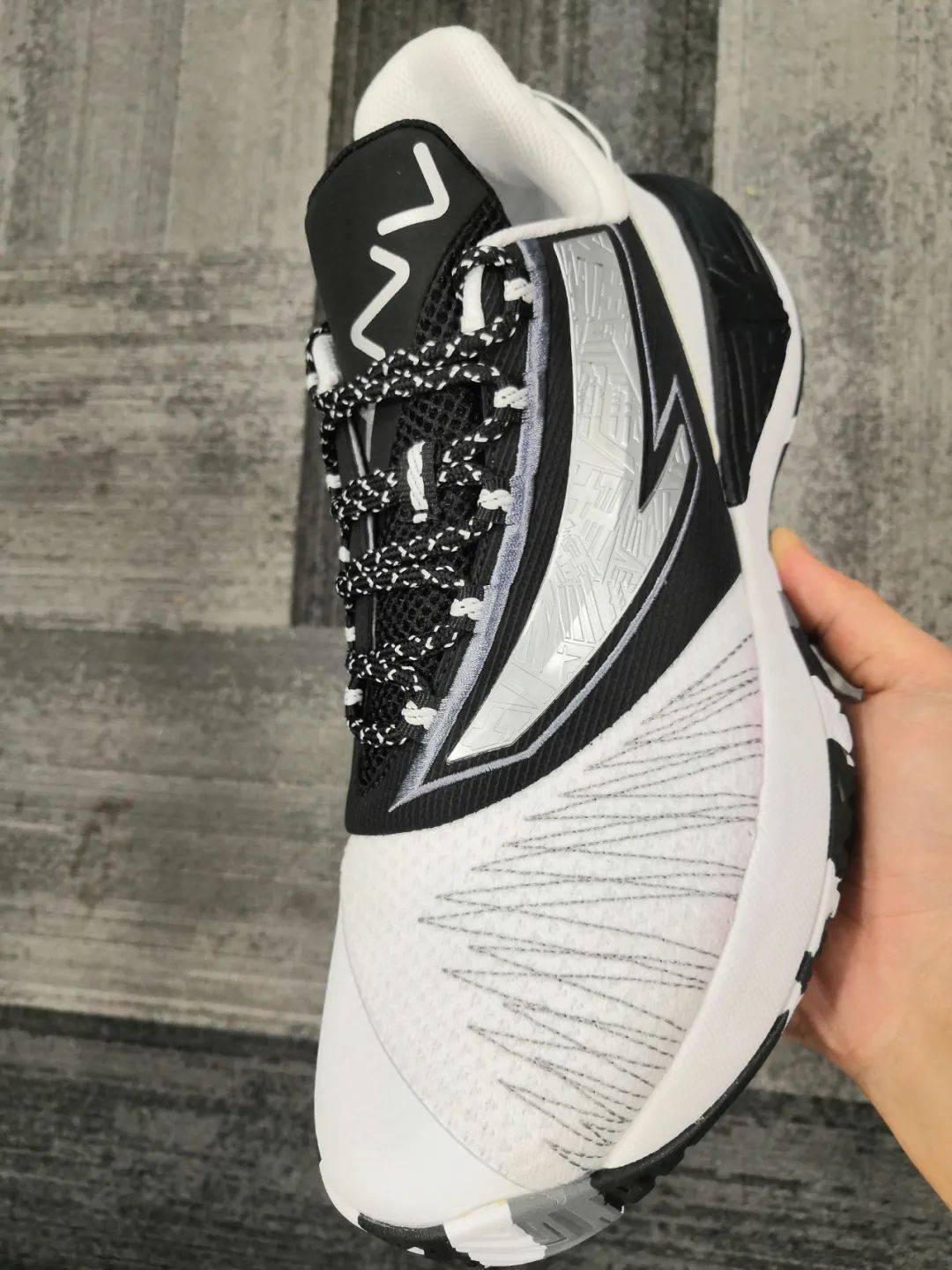 安踏|铭眼看手稿 | 安踏 “倒踏”