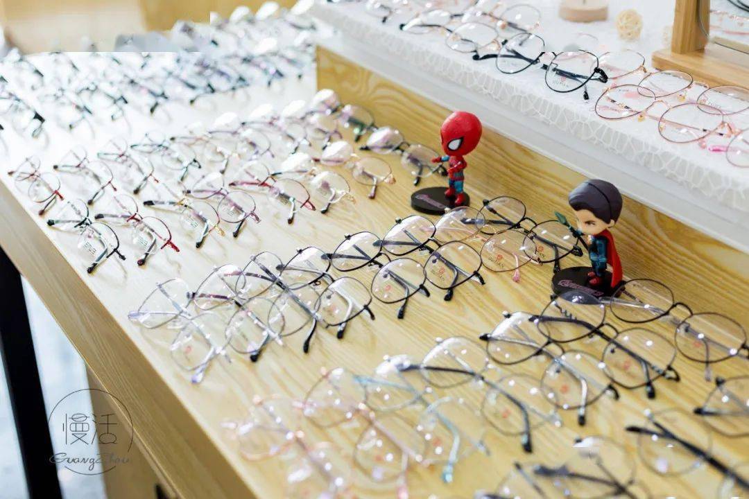 镜片|99元配防蓝光镜，告别“土黑框”和“啤酒瓶底”，高度近视应该这样挑眼镜！