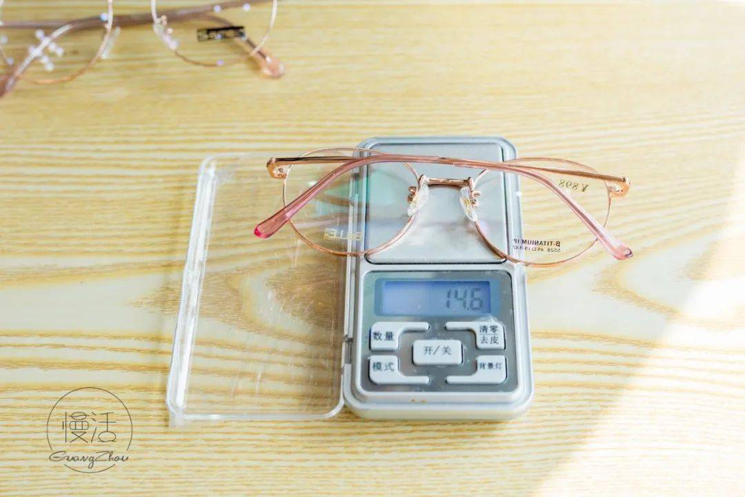 镜片|99元配防蓝光镜，告别“土黑框”和“啤酒瓶底”，高度近视应该这样挑眼镜！