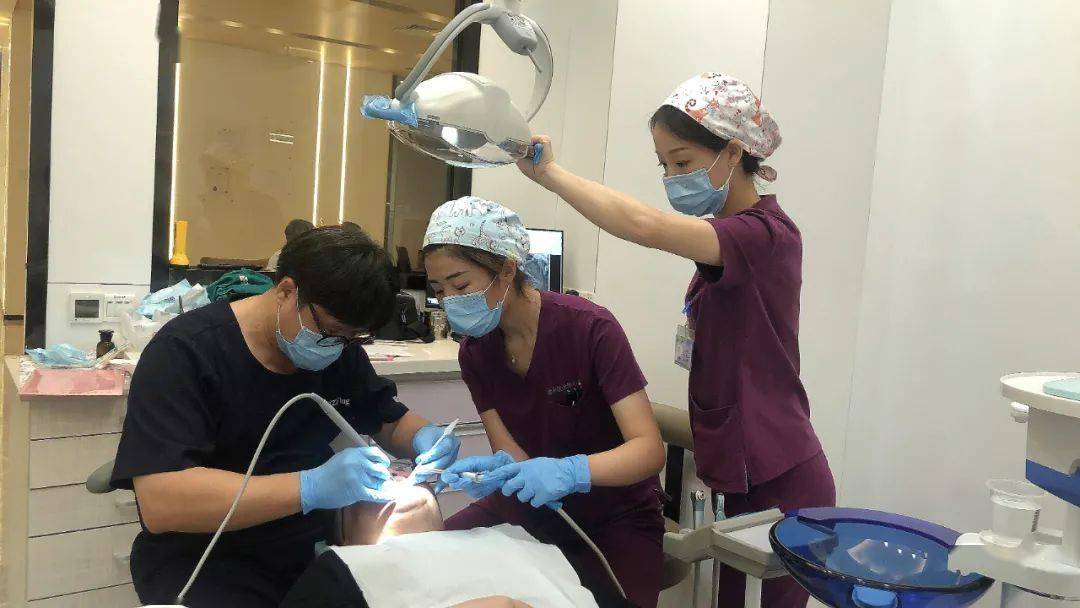 多少岁开始掉牙齿正常老年 fc4f24ffc0b64d1ab2808a59da872290.jpeg