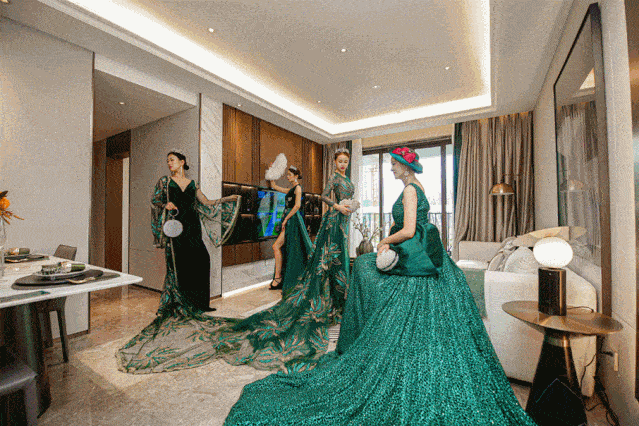 在售户型: 高层:99㎡-113㎡; 洋房:110㎡-160㎡ 价格: 高层: 9000元