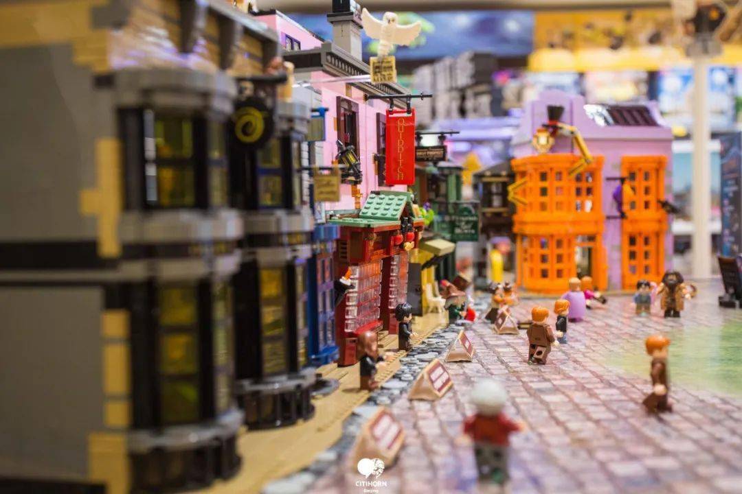 哈利波特|巫师们速来集合！乐高旗舰店要过生日啦，还把对角巷搬到了王府井！