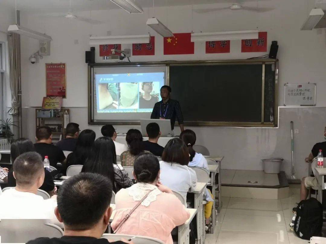 济南中学铁一校区召开高一新生家长会