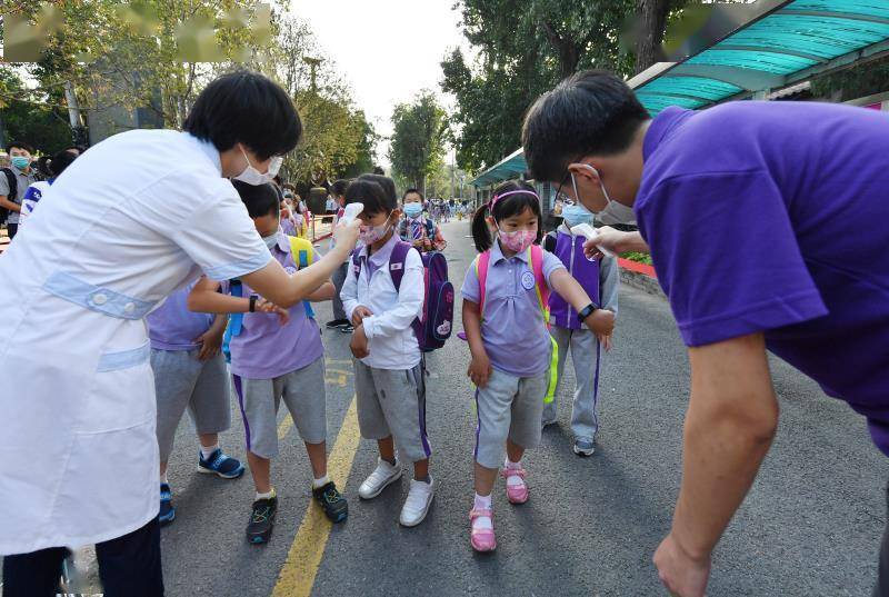 清华附小|全部归队！清华附小2200余名学生今日开学