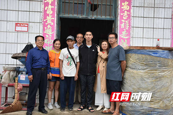 祁东|湖南祁东|贫困少年喜“上”清华：不想过早挣钱 将一直深造下去