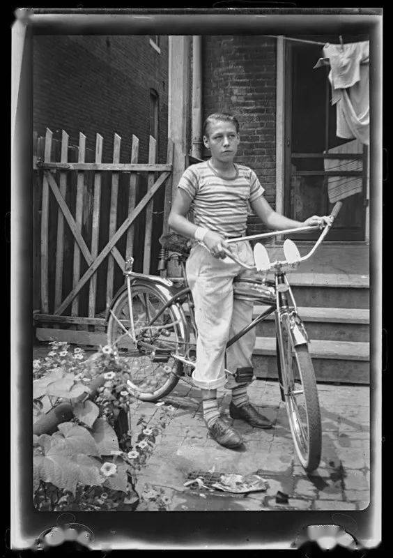 Joan|一个世纪前的黑白底片，藏在父亲鞋盒里的芝加哥回忆