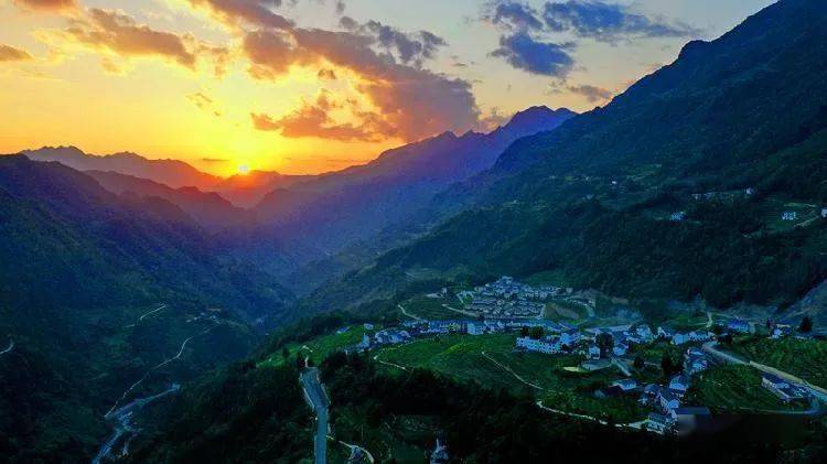 枫驿村人口_马嵬驿民俗文化村