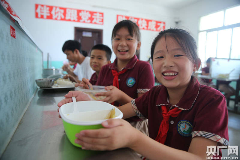 午餐|江西瑞昌：乡村孩子乐享免费午餐