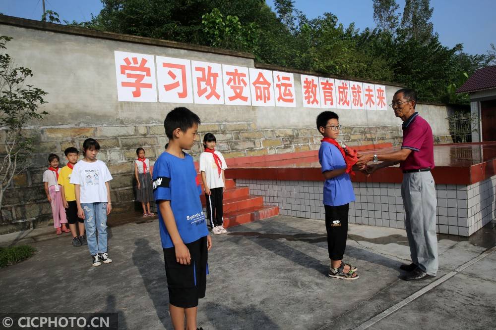 内江|四川内江：乡村教师坚守43年 点亮村里娃的求学梦