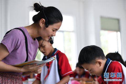 林小恋|女教师留守海岛六年：为孩子架起通往外界的“桥”