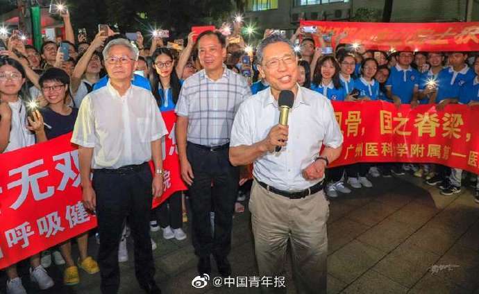 干点|走红毯时钟南山故意走快点显示自己还能干点事