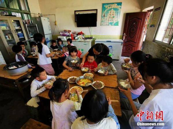 20年|当爹当妈还得当老师 这对乡村教师夫妇一干就是20年