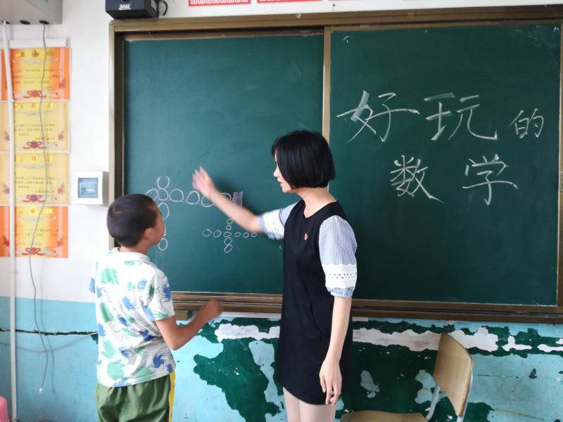 云南|中山老师梁业欢：走进云南支教，爬山去孩子家里家访