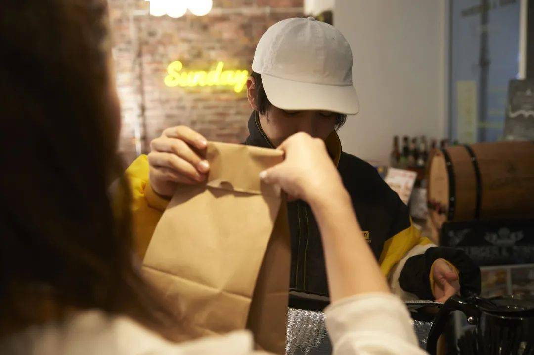 生命|谁在让外卖小哥“与生命赛跑”？