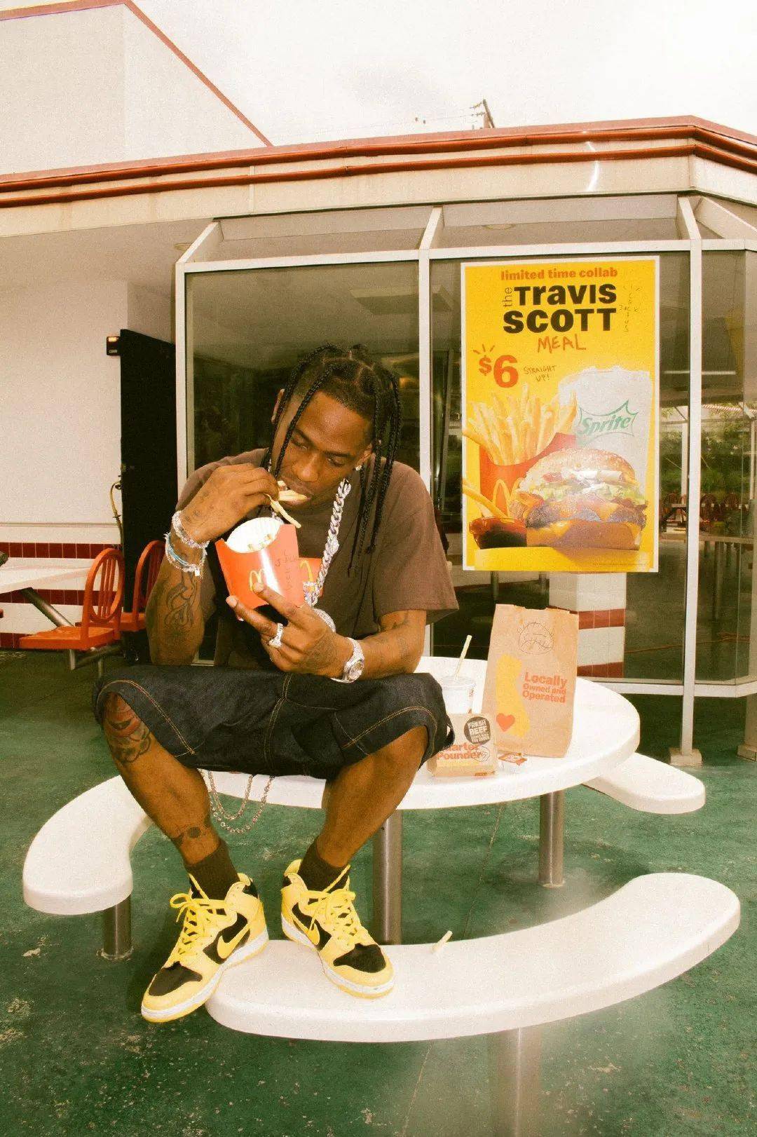 Scott|潮事 | Travis Scott 会抱着麦乐鸡块睡觉吗？