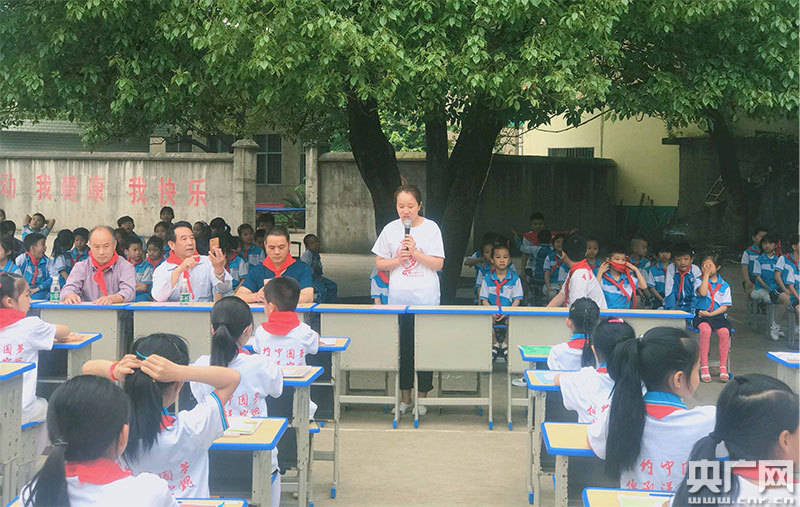 安源|江西安源：扎根乡村教育二十三载的“周老师”