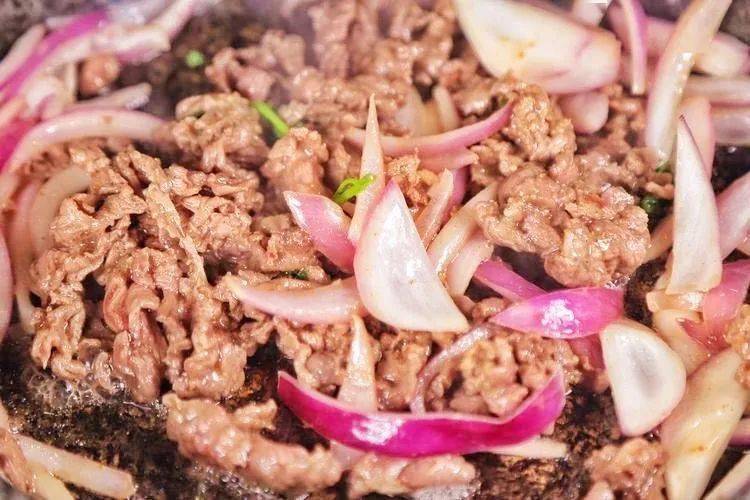 京皇|99元抢原价260元【京皇·南城石锅烤肉】2-3人餐！手切鲜牛/羊肉、风干肠、五花肉、鸡腿肉、鱼豆腐...