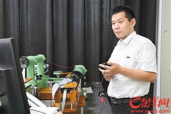 镜头|从追赶到领军 在光学镜头领域他带领团队打破垄断