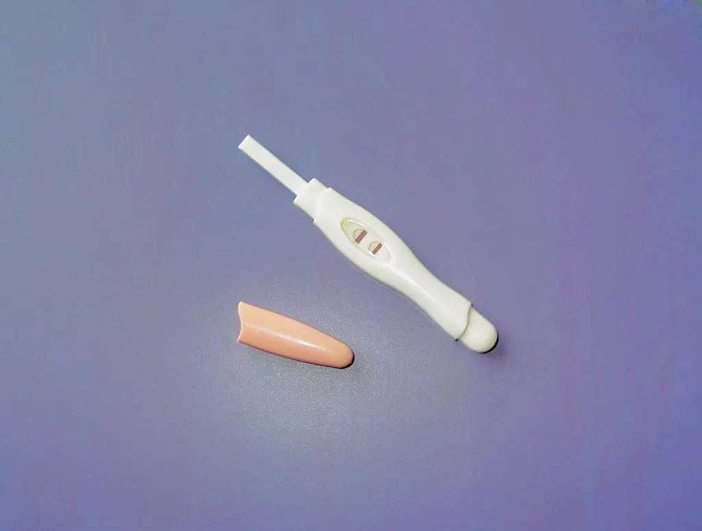 为什么验孕棒显示"两条杠,b超和抽血结果却没有怀孕?