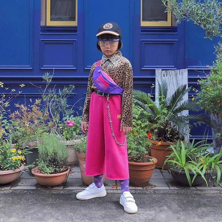 爸爸妈妈|月入10万，9岁＂权志龙＂爆火Ins，Chanel、Gucci争宠她： 现在的小学生太时髦了！
