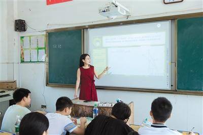 从教|从教十年，发自肺腑地对学生好