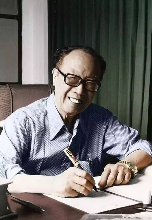 国文|夜读丨我的一位国文老师