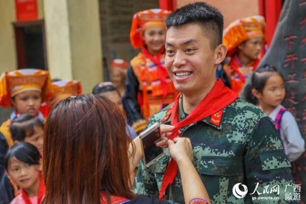 果志远|武警官兵走访慰问援建学校共度“别样”教师节