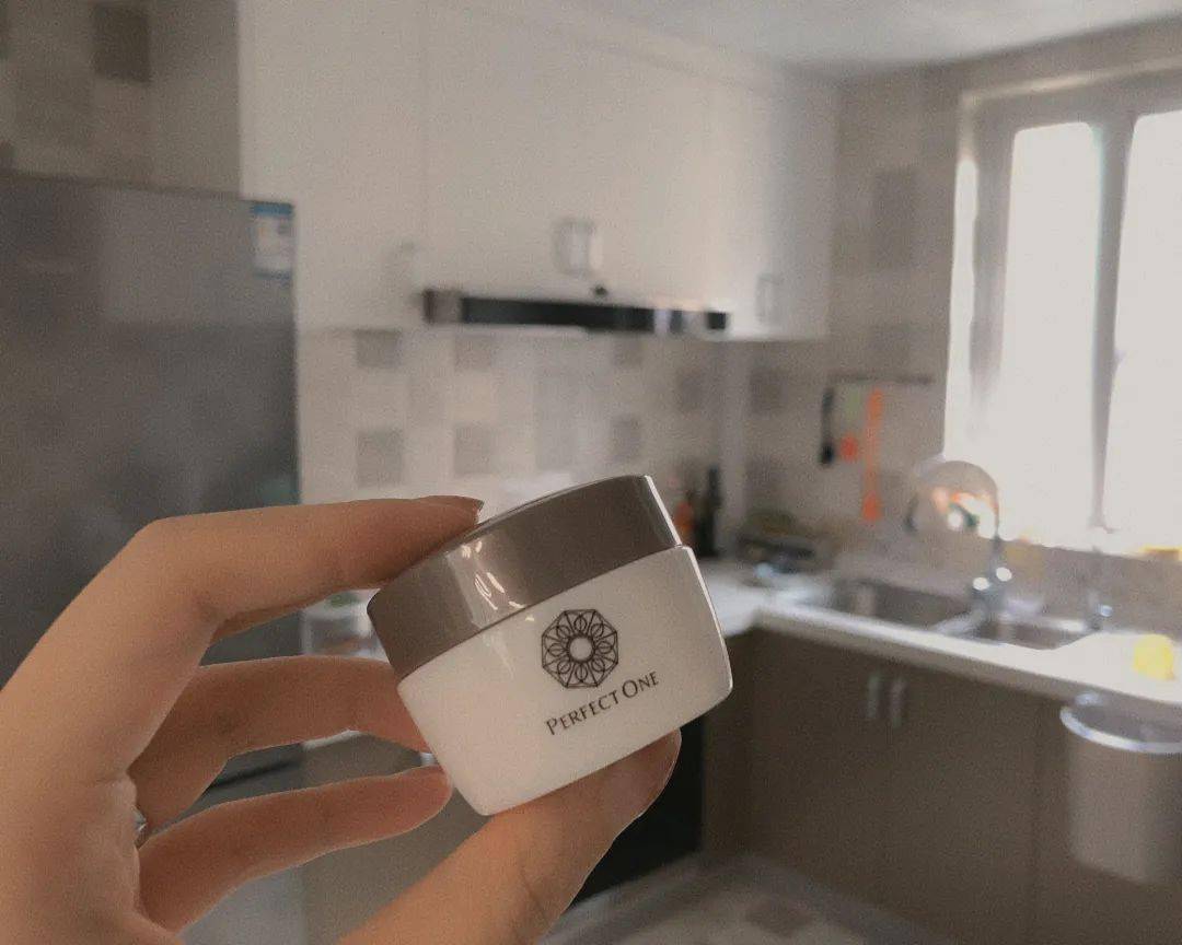 水宝宝|日本家庭主妇最爱的懒人面霜！3分钟让大干皮变成“水宝宝”！每7秒卖出一瓶，李佳琦疯狂打call！