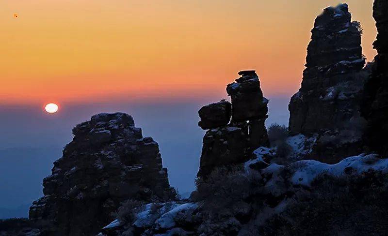 太行之首美景 险峰林立,峭壁