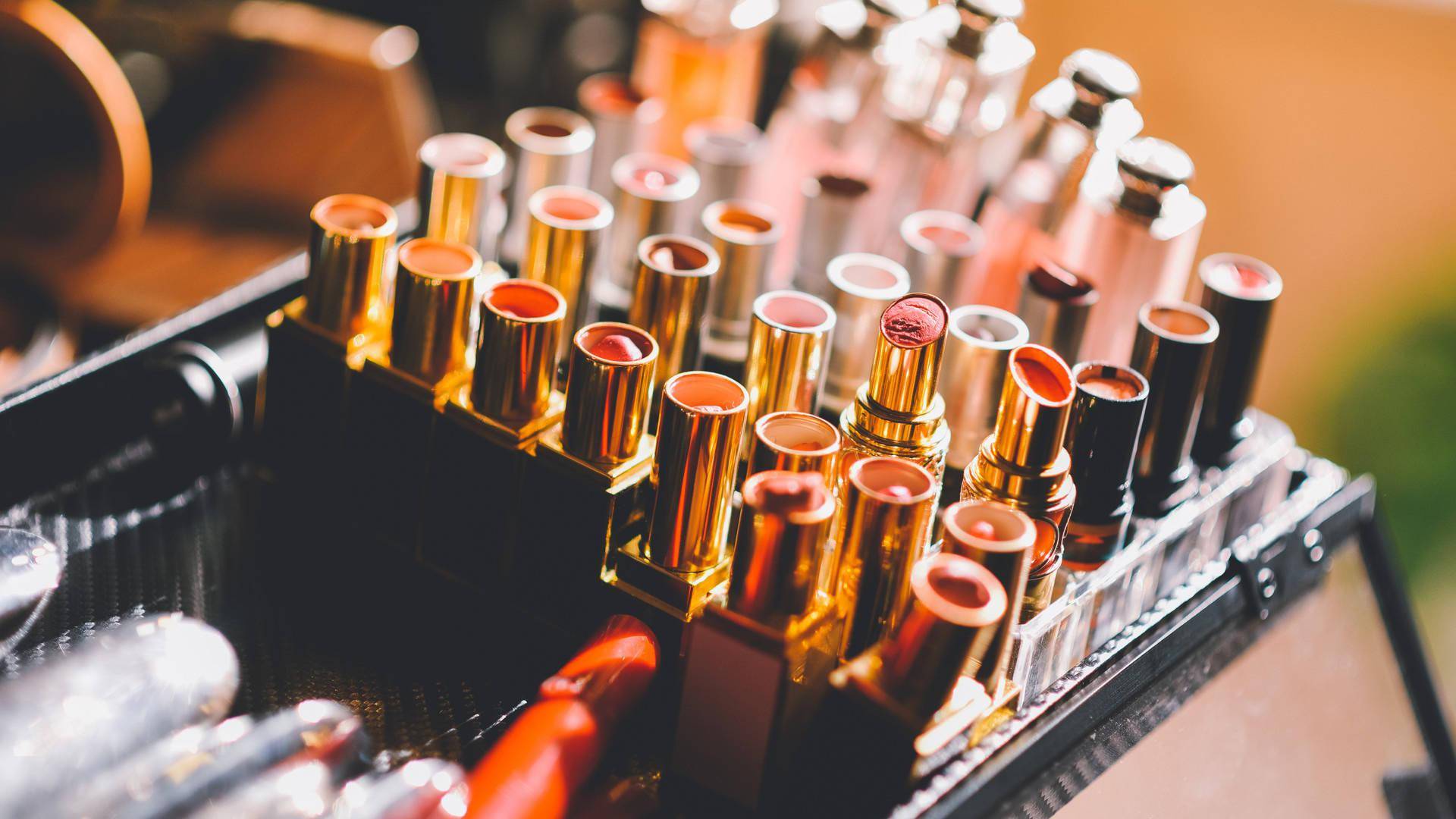 战国|疫情下美妆行业进入“战国时期”：直播破价频发 品牌出路在哪？