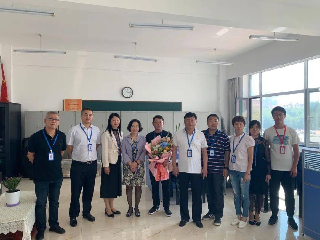 营口市中等专业学校举行开学典礼暨教师节庆祝大会