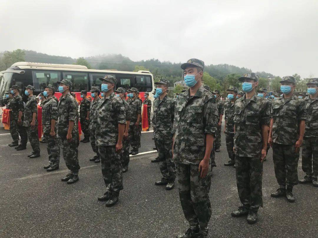 今天,上犹今年首批62名新兵奔赴军营!快来看看有你认识的吗?