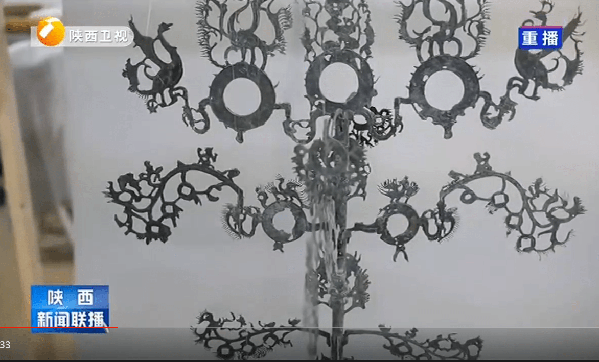 凤鸟|东汉青铜摇钱树被成功修复,树高110厘米,饰有凤鸟、玉璧、人物,造型独特而华丽,十分罕见!