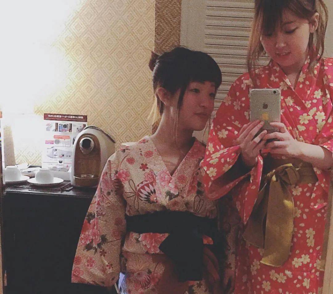 夜店|身高只有1.24m的侏儒女，却成了东京某夜店的最人气舞女，你不努力谁替你坚强？