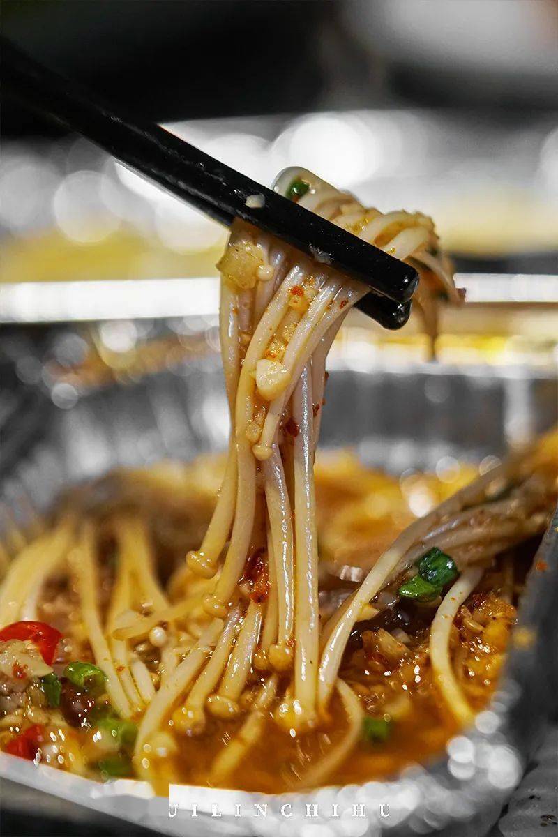 店里|在教室里吃烤肉！6.8折还送肉送饮料！