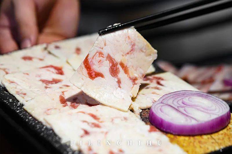 店里|在教室里吃烤肉！6.8折还送肉送饮料！