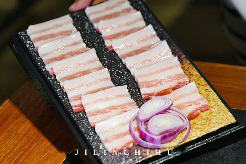 店里|在教室里吃烤肉！6.8折还送肉送饮料！