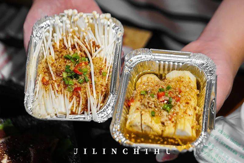 店里|在教室里吃烤肉！6.8折还送肉送饮料！