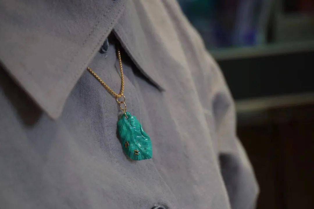 区别|女人戴珠宝和戴黄金首饰有什么区别？