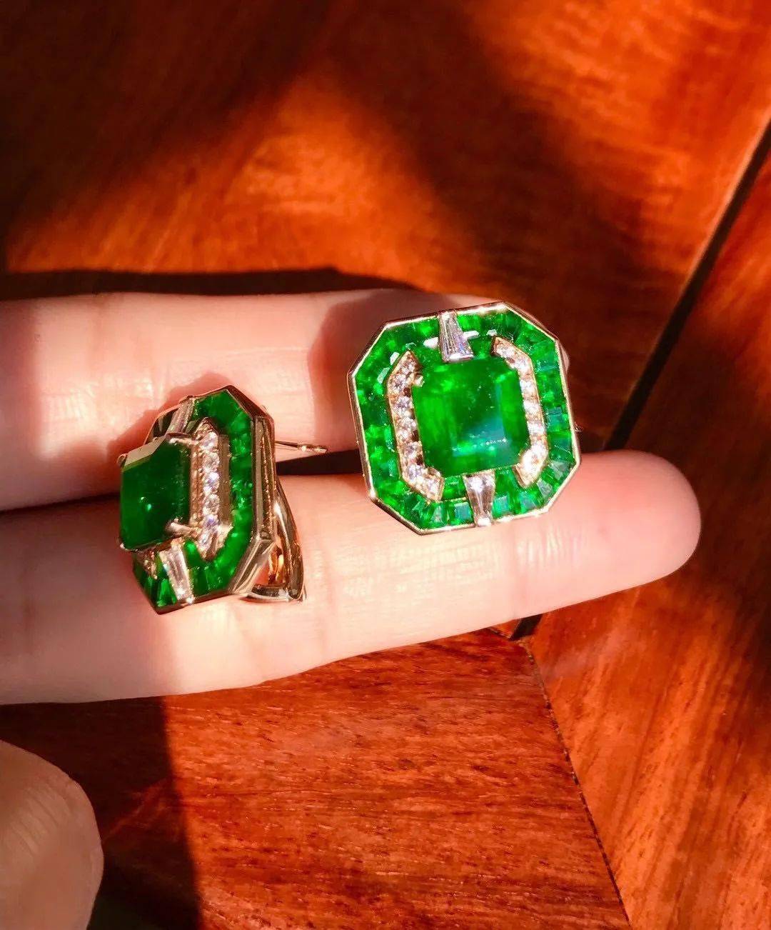 区别|女人戴珠宝和戴黄金首饰有什么区别？