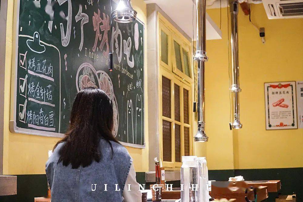 店里|在教室里吃烤肉！6.8折还送肉送饮料！