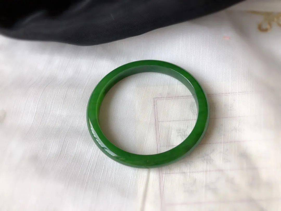 区别|女人戴珠宝和戴黄金首饰有什么区别？