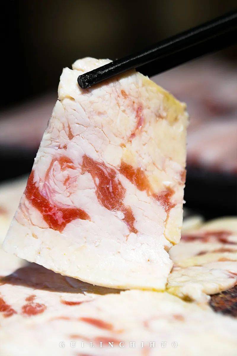 店里|在教室里吃烤肉！6.8折还送肉送饮料！